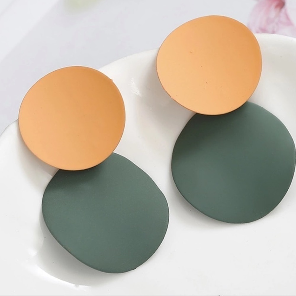 Mod statement earring